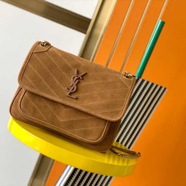 LOULOU PUFFER Lambskin bag Size: 23x15.5x5.8cm Model: 620333